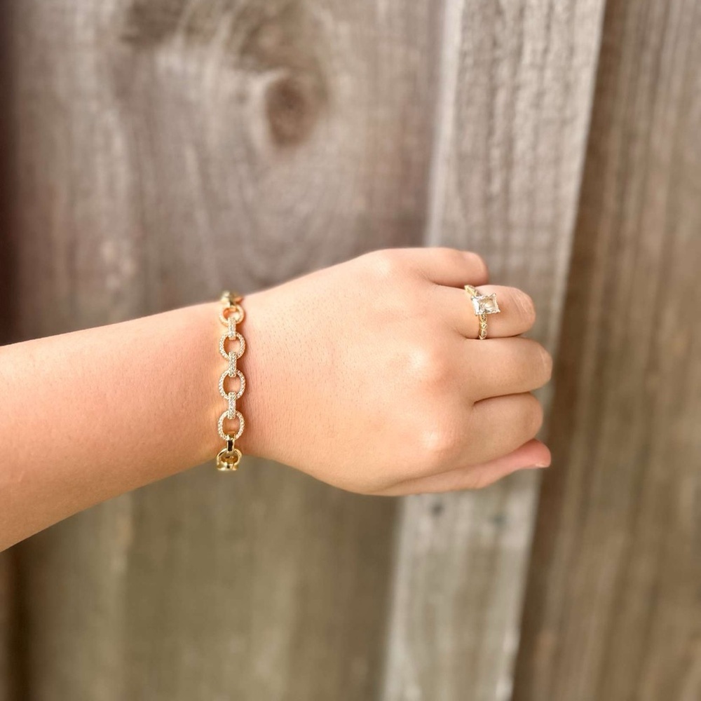 Taylor Shaye Addison Timeless Knot  Bracelets - Picture 4 of 4